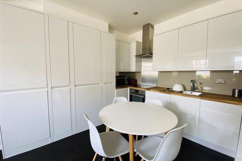 1 bedroom flat for sale, Portland Road, London