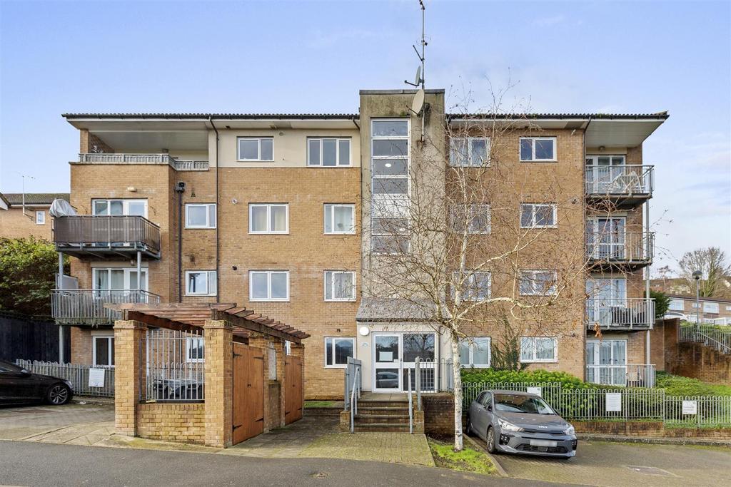 118 St Hughs Ave, HP13 7 TZ-12.jpg