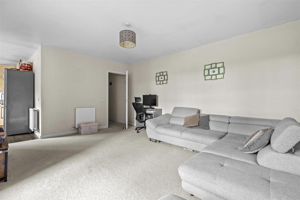 118 St Hughs Ave, HP13 7 TZ-6.jpg