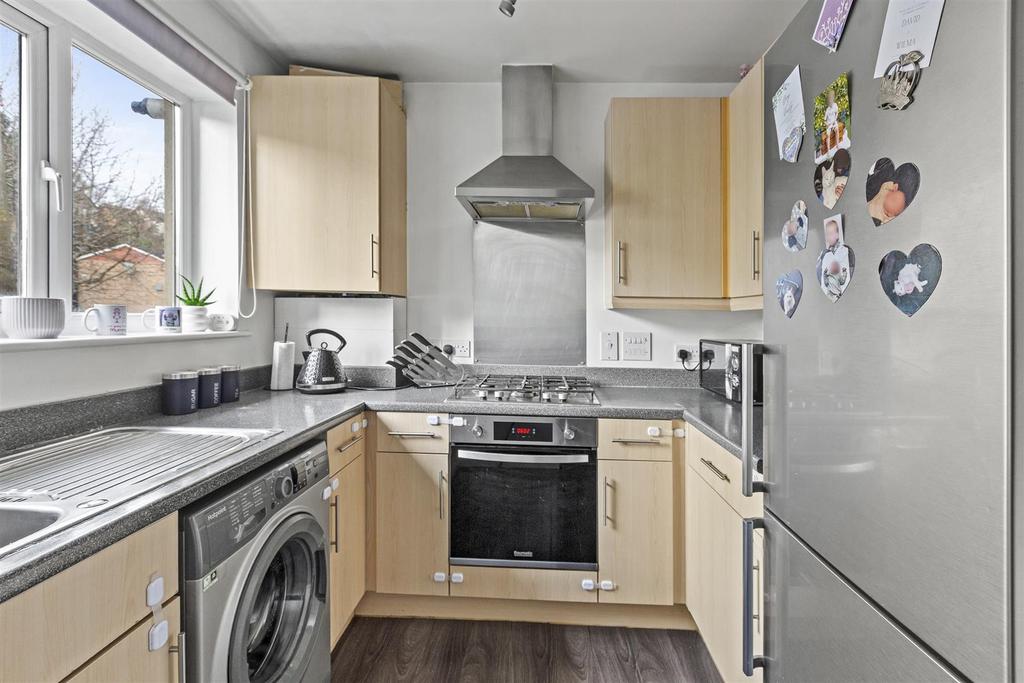 118 St Hughs Ave, HP13 7 TZ-9.jpg