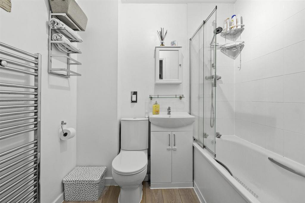 118 St Hughs Ave, HP13 7 TZ-3.jpg
