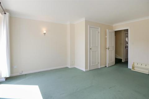 undefined, Tamar Way, Tangmere