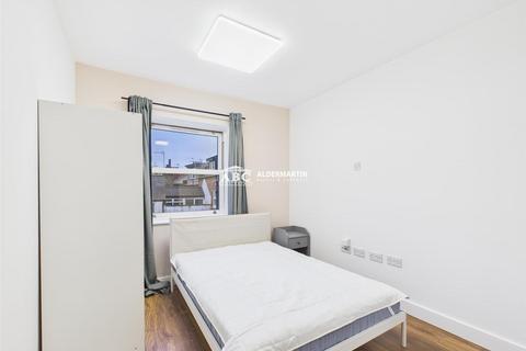 Studio to rent, Church Road, Hendon, London
