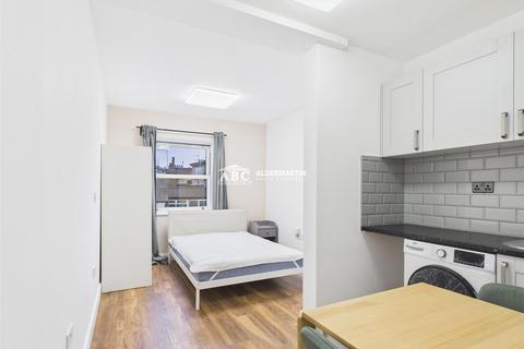 Studio to rent, Church Road, Hendon, London