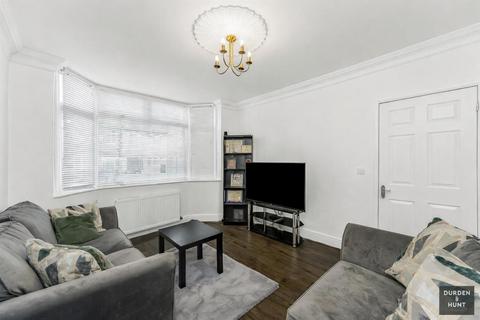 5 bedroom end of terrace house for sale, Rainsford Way, Hornchurch, RM12