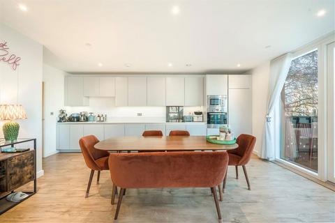 3 bedroom flat for sale, Danson Mews, London SE17