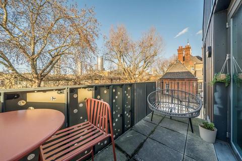3 bedroom flat for sale, Danson Mews, London SE17