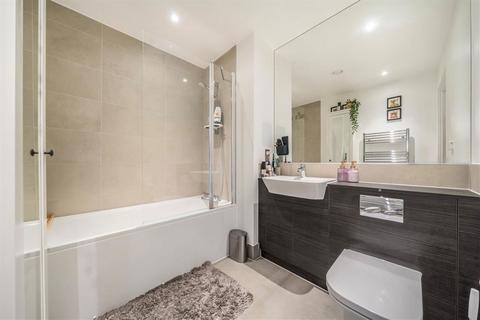3 bedroom flat for sale, Danson Mews, London SE17