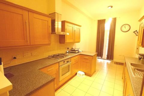 4 bedroom townhouse to rent, Dragon Road, Hatfield