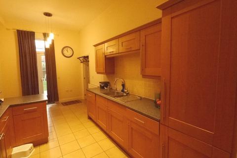 4 bedroom townhouse to rent, Dragon Road, Hatfield