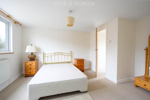 4 bedroom semi-detached house for sale, West Byfleet KT14