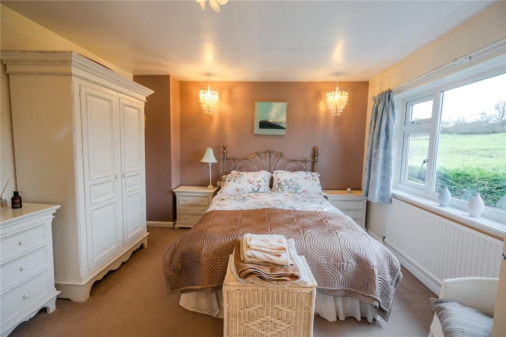 Bedroom 1 (2)
