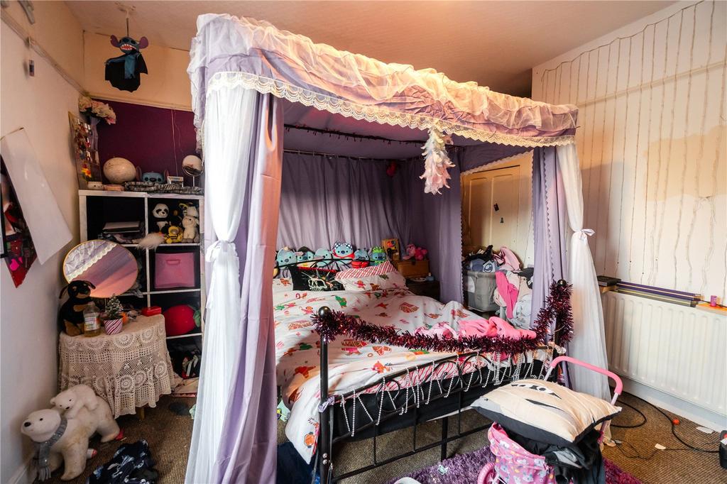 Bedroom 1 (2)