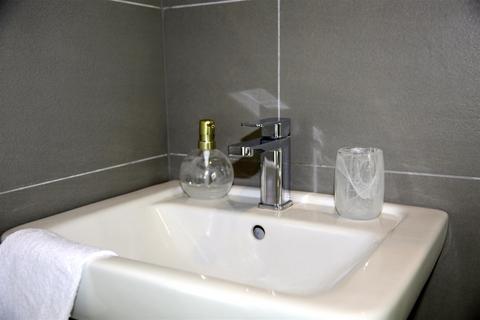 2 bedroom detached house to rent, Penthouse The Glass House, Queens Gardens