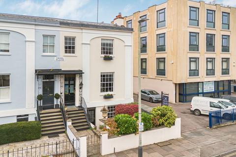 6 bedroom end of terrace house for sale - Bath Road, Cheltenham GL53