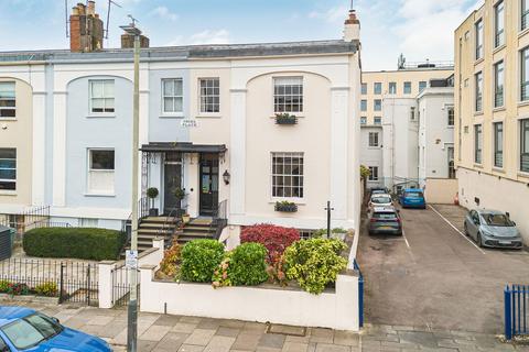 undefined, Bath Road, Cheltenham GL53