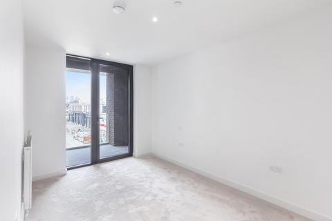 2 bedroom apartment to rent, Cutter House, Royal Wharf, London, E16