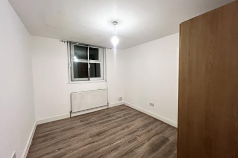2 bedroom flat to rent, Amersham Road, SE14