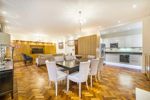 undefined, Grosvenor Square, London W1K