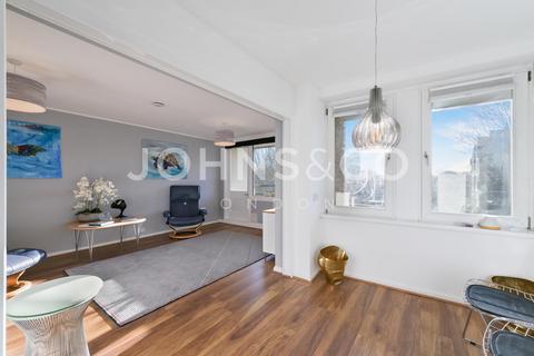 undefined, Brentford Dock, Brentford, London, TW8