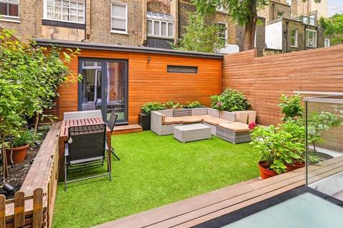 3 bedroom flat to rent, Barkston Gardens, Earls Court, London
