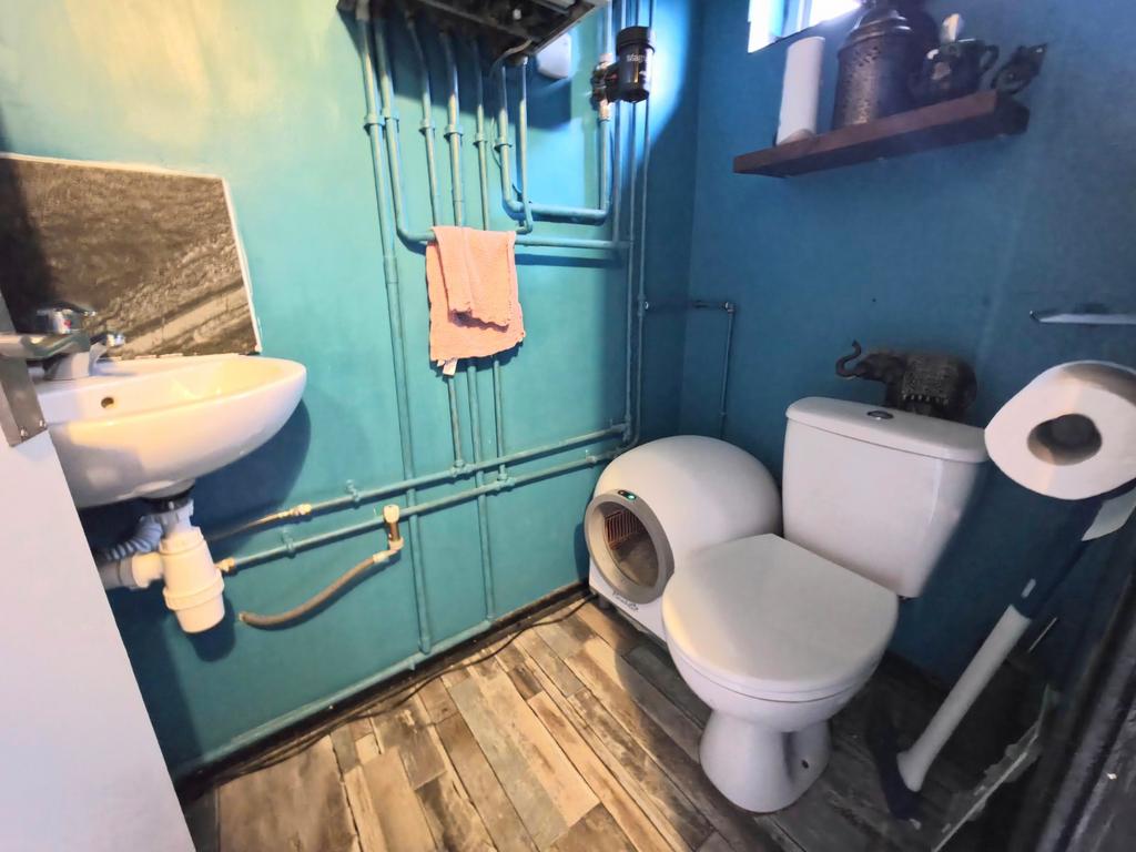 Cloakroom/Wc