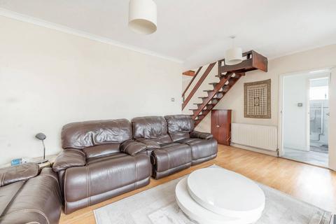 4 bedroom end of terrace house for sale, Chelsea Close, Edgware, HA8