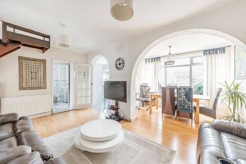 4 bedroom end of terrace house for sale, Chelsea Close, Edgware, HA8