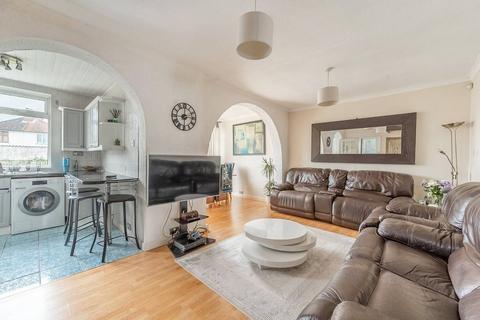 4 bedroom end of terrace house for sale, Chelsea Close, Edgware, HA8