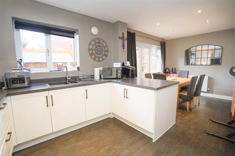 4 bedroom detached house for sale, Needs Drive, Bideford
