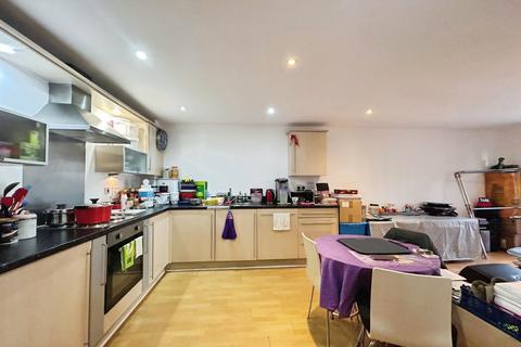 2 bedroom apartment for sale, Elmira Way, Greater Manchester M5