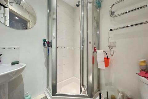 2 bedroom apartment for sale, Elmira Way, Greater Manchester M5