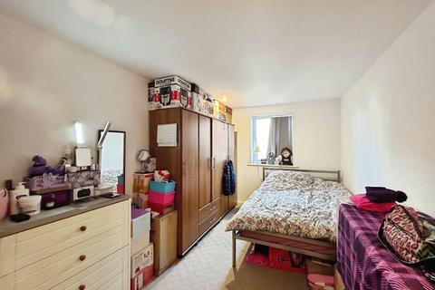 2 bedroom apartment for sale, Elmira Way, Greater Manchester M5