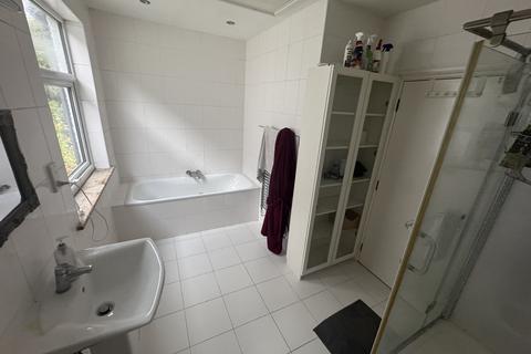 undefined, London CR0