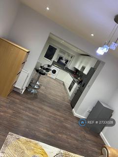 5 bedroom terraced house to rent, Cygnet Avenue, Feltham, TW14
