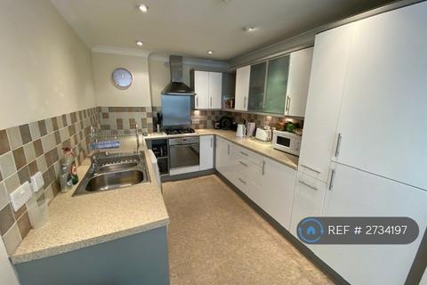 2 bedroom flat to rent, Castleton Court, Leeds, LS16