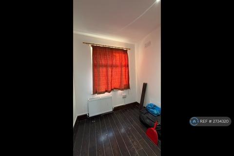 5 bedroom semi-detached house to rent, Park Lane, Harrow, HA2
