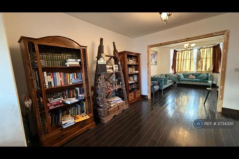 5 bedroom semi-detached house to rent, Park Lane, Harrow, HA2
