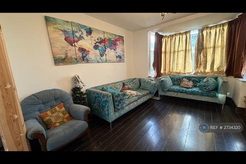 5 bedroom semi-detached house to rent, Park Lane, Harrow, HA2