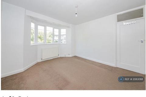 2 bedroom flat to rent, Amblecote Road, London, SE12