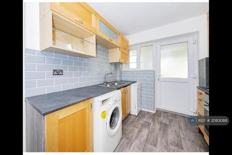 2 bedroom flat to rent, Amblecote Road, London, SE12