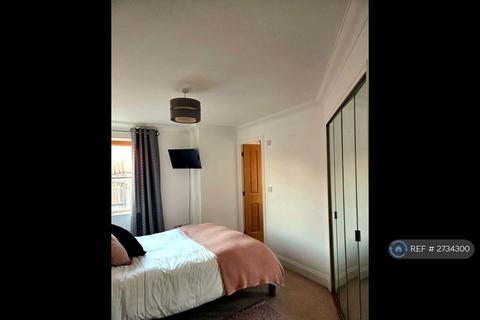 1 bedroom flat to rent, Trafalgar Square, Poringland, Norwich, NR14