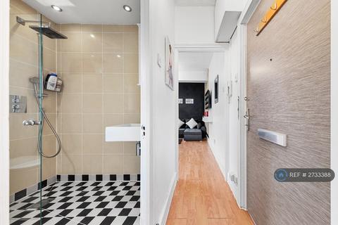 Studio to rent, Orsett Terrace, London, W2