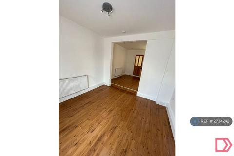 2 bedroom terraced house to rent, Winnock Road, Colchester, CO1