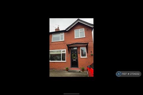 3 bedroom semi-detached house to rent, St. Austells Drive, Manchester, M25