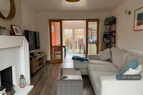 3 bedroom semi-detached house to rent, St. Austells Drive, Manchester, M25