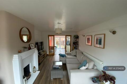 3 bedroom semi-detached house to rent, St. Austells Drive, Manchester, M25