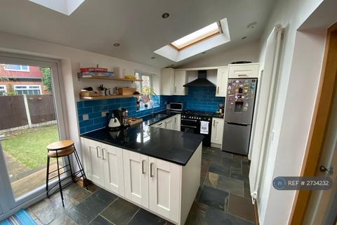 3 bedroom semi-detached house to rent, St. Austells Drive, Manchester, M25