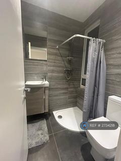 Studio to rent, Regents Park Road, London, N3