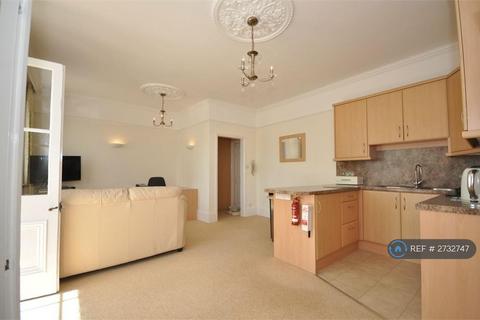 1 bedroom flat to rent, Laleham Road, Staines-Upon-Thames, TW18